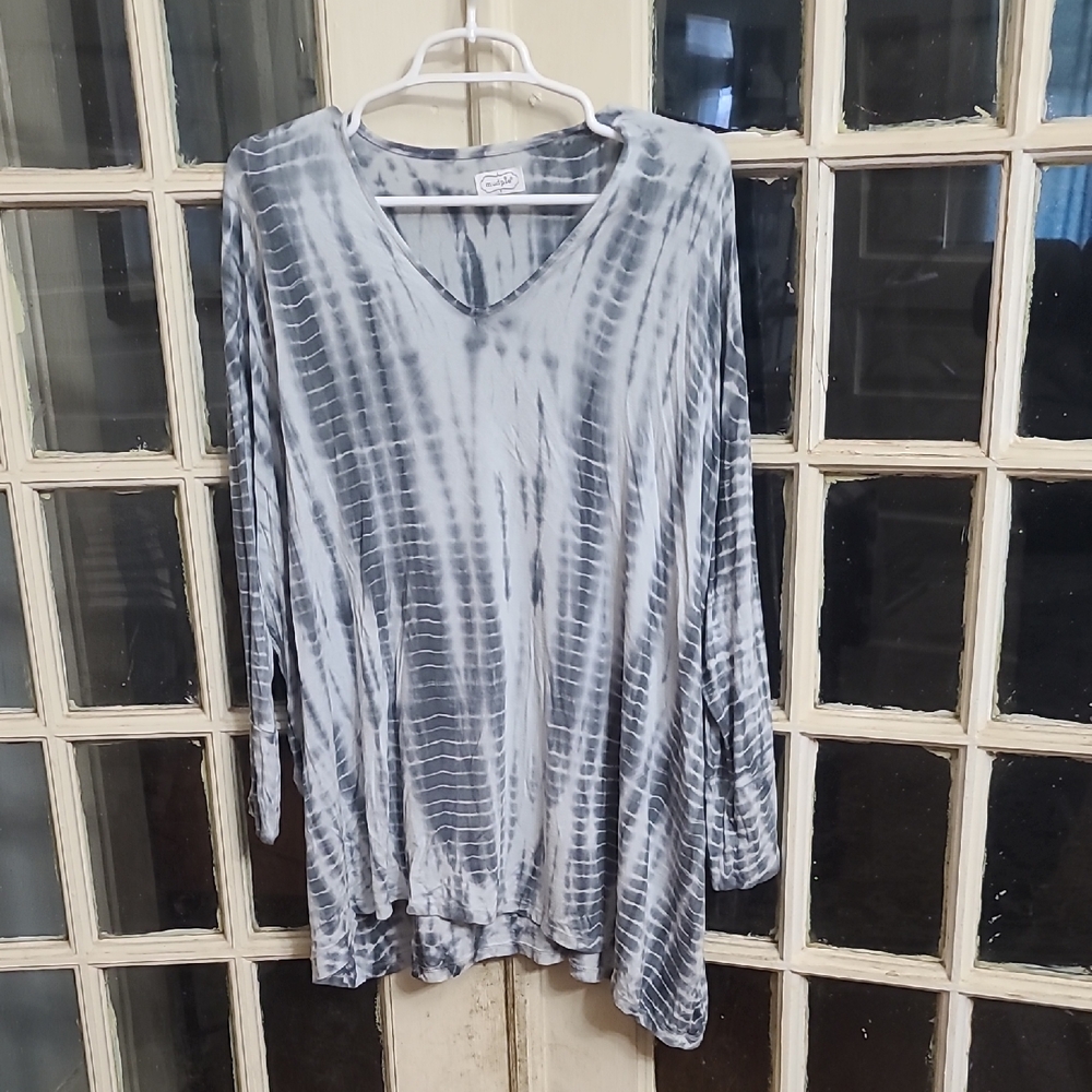 Mudpie Gray Tie-Dye V-Neck Women's Top